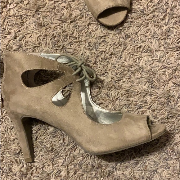 Heeled shoes - Picture 2 of 4